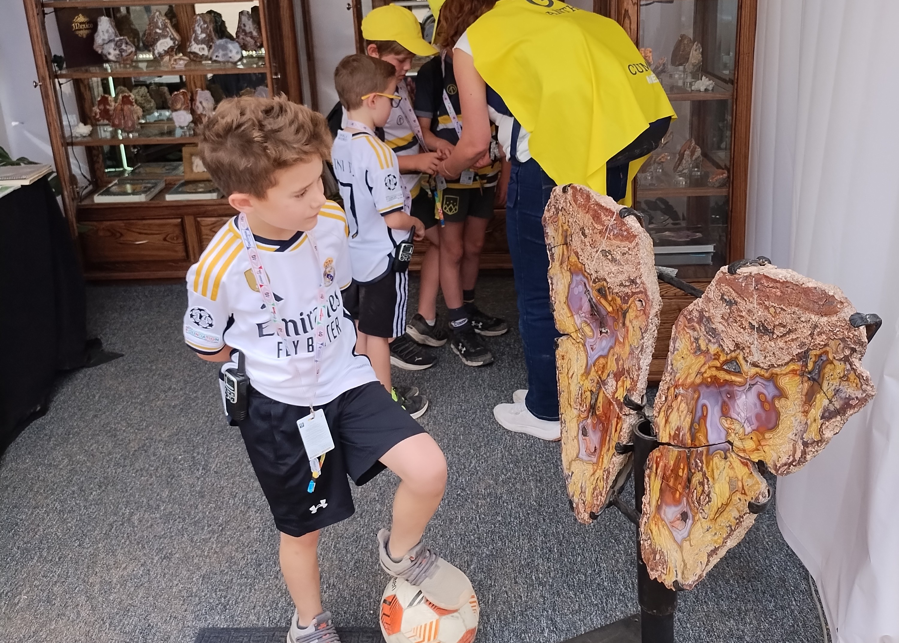 Kid looking at world record agate