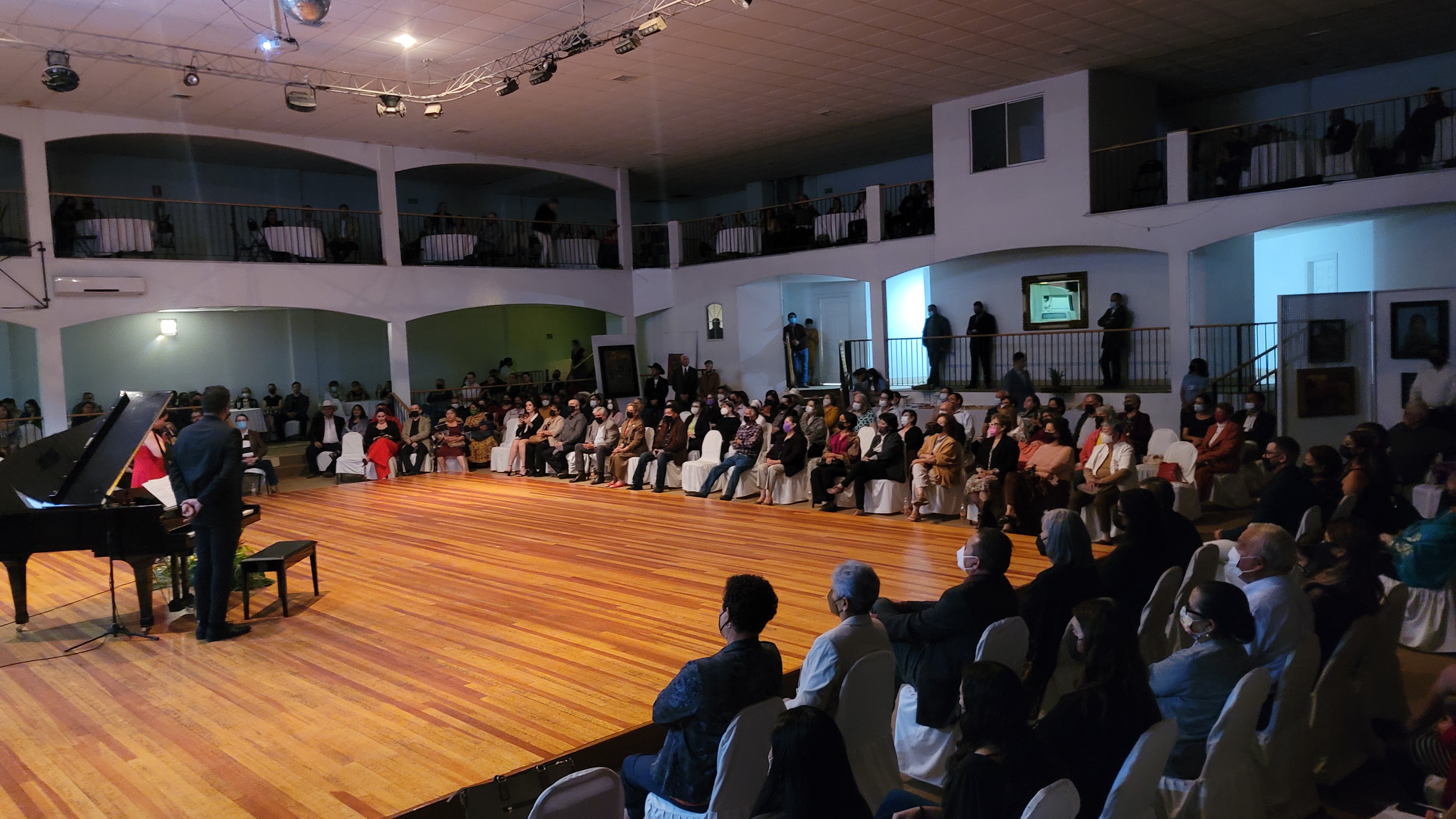 Expert giving a class in Paquime